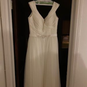 Ivory wedding dress